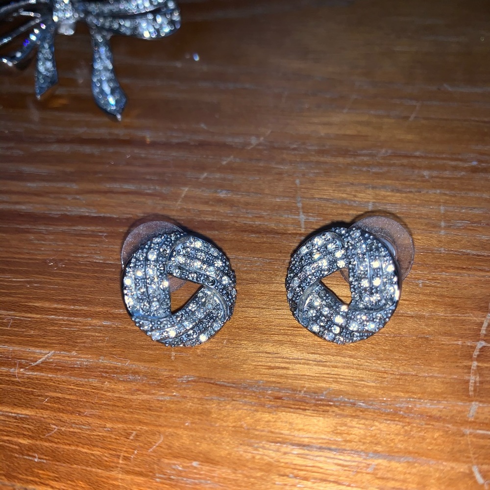 Black and white crystal earrings with a twist